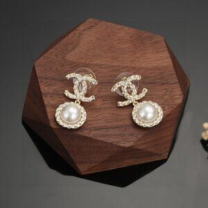 Authentic Chanel stud earrings✅